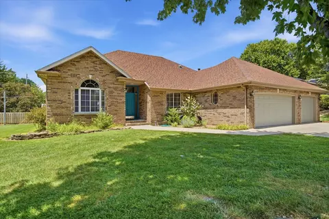 Exterior - 909 E Maplewood St, Springfield, MO 65807 photo 1 of 6