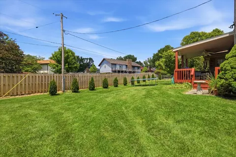 Exterior - 909 E Maplewood St, Springfield, MO 65807 photo 5 of 6