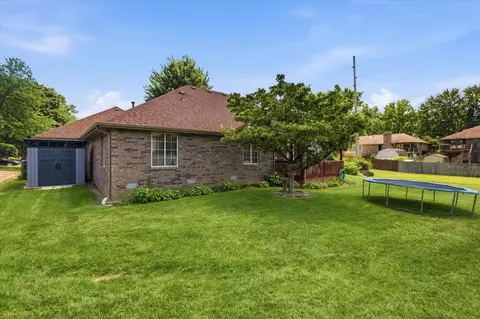 Exterior - 909 E Maplewood St, Springfield, MO 65807 photo 4 of 6