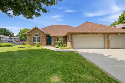 Exterior - 909 E Maplewood St, Springfield, MO 65807 photo 6 of 6