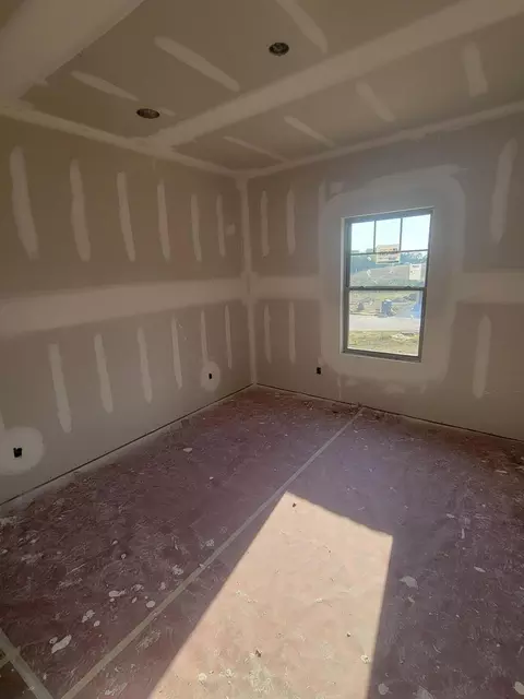 Bedroom - 1775 W Gaslight Dr, Springfield, MO 65810 photo 2 of 3