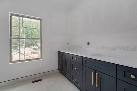 Bath - 1775 W Gaslight Dr, Springfield, MO 65810 photo 1 of 3