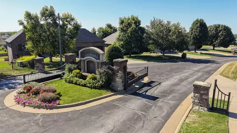 View/Area - 1775 W Gaslight Dr, Springfield, MO 65810 photo 2 of 8