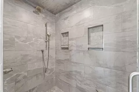 Bath - 105 Pinehurst Ct, Branson, MO 65616 photo 4 of 6