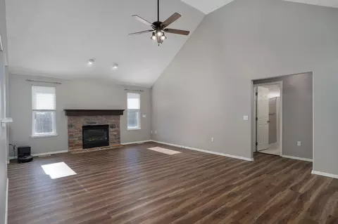 Living - 5134 S Sterling Ct, Springfield, MO 65810 photo 2 of 4