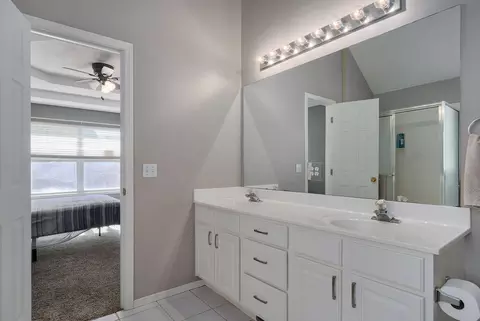 Bath - 5134 S Sterling Ct, Springfield, MO 65810 photo 3 of 4