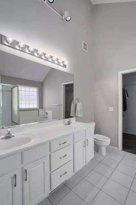 Bath - 5134 S Sterling Ct, Springfield, MO 65810 photo 1 of 4