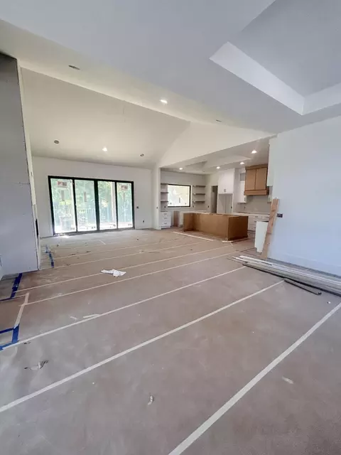 Living - 6147 S Hampton Ave, Springfield, MO 65810 photo 1 of 6