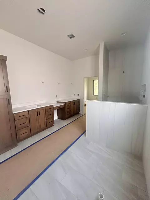 Bath - 6147 S Hampton Ave, Springfield, MO 65810 photo 1 of 4