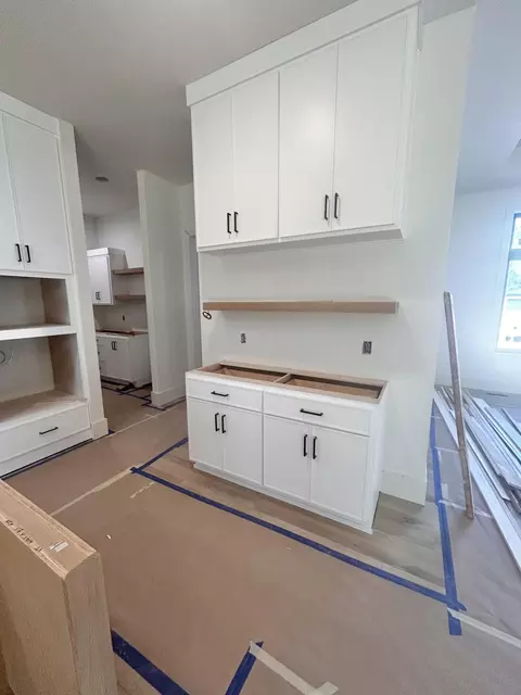 Kitchen - 6147 S Hampton Ave, Springfield, MO 65810 photo 3 of 4