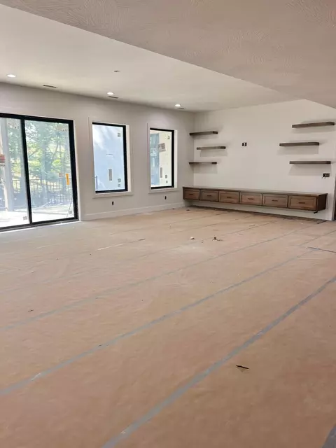 Living - 6147 S Hampton Ave, Springfield, MO 65810 photo 5 of 6