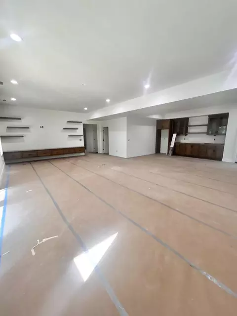Living - 6147 S Hampton Ave, Springfield, MO 65810 photo 4 of 6