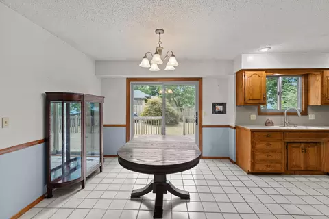 Dining - 751 S Sparks Ave, Springfield, MO 65802 photo 2 of 2