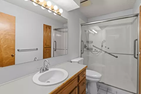 Bath - 751 S Sparks Ave, Springfield, MO 65802 photo 2 of 2