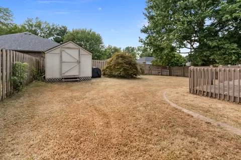 Exterior - 751 S Sparks Ave, Springfield, MO 65802 photo 9 of 10