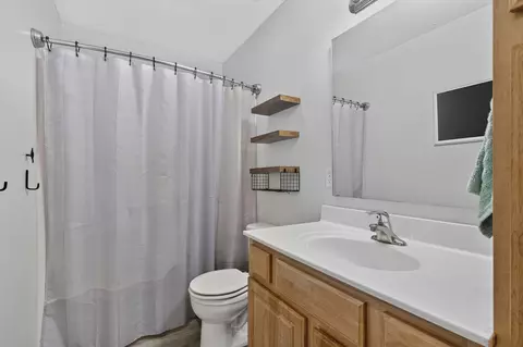 Bath - 5593 W Lombard St, Springfield, MO 65802 photo 3 of 3