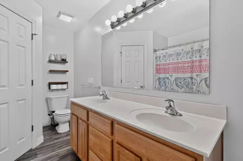 Bath - 5593 W Lombard St, Springfield, MO 65802 photo 2 of 3