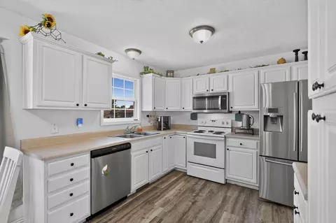 Kitchen - 5593 W Lombard St, Springfield, MO 65802 photo 2 of 3
