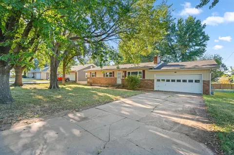 Exterior - 3138 W Crestview St, Springfield, MO 65807 photo 3 of 11