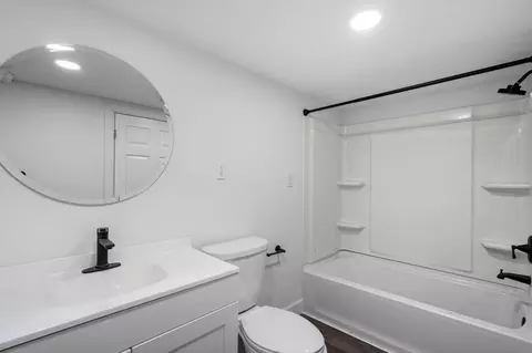 Bath - 3138 W Crestview St, Springfield, MO 65807 photo 4 of 4