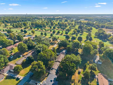 View/Area - 3138 W Crestview St, Springfield, MO 65807 photo 2 of 3