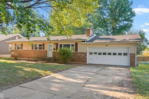 Exterior - 3138 W Crestview St, Springfield, MO 65807 photo 4 of 11