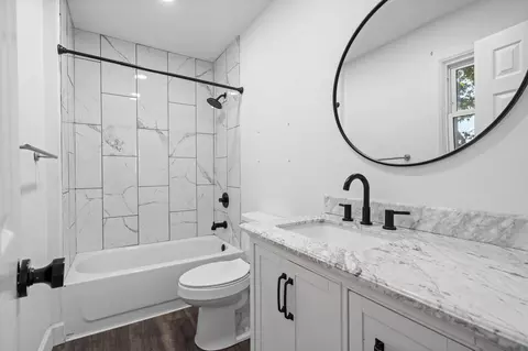 Bath - 3138 W Crestview St, Springfield, MO 65807 photo 3 of 4