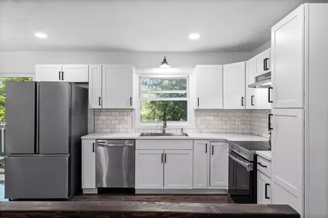 Kitchen - 3138 W Crestview St, Springfield, MO 65807 photo 2 of 3