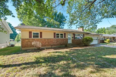 Exterior - 3138 W Crestview St, Springfield, MO 65807 photo 2 of 11