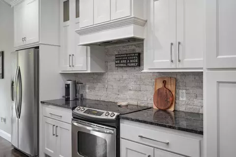Kitchen - 4907 S Clay Ct, Springfield, MO 65810 photo 4 of 6
