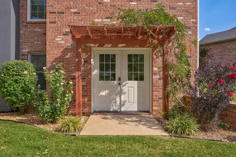 Exterior - 4907 S Clay Ct, Springfield, MO 65810 photo 8 of 16