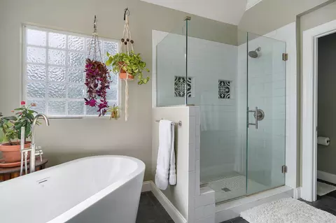 Bath - 4907 S Clay Ct, Springfield, MO 65810 photo 5 of 6