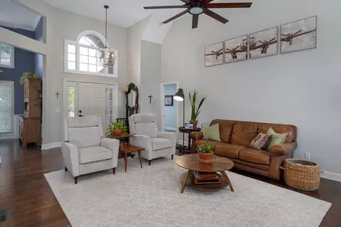 Entry Way - 4907 S Clay Ct, Springfield, MO 65810 photo 2 of 4