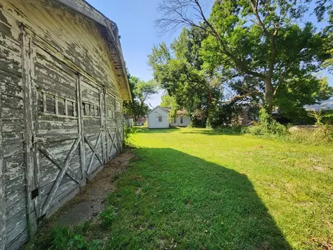Exterior - 311 E Franklin St, Clinton, MO 64735 photo 7 of 10