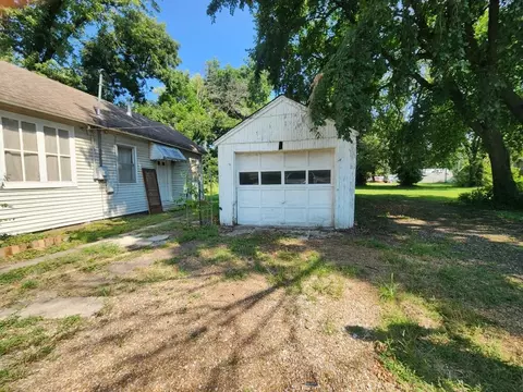 Exterior - 311 E Franklin St, Clinton, MO 64735 photo 4 of 10