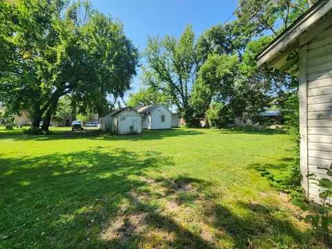 Exterior - 311 E Franklin St, Clinton, MO 64735 photo 8 of 10