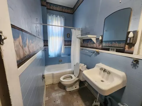 Bath - 311 E Franklin St, Clinton, MO 64735 photo 1 of 1