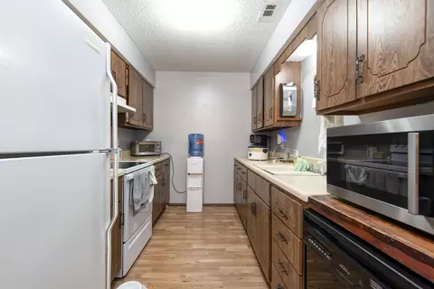 Kitchen - 2844 N Summit Ave, Springfield, MO 65803 photo 1 of 3