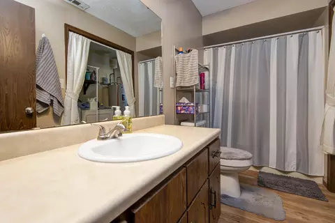 Bath - 2844 N Summit Ave, Springfield, MO 65803 photo 1 of 1