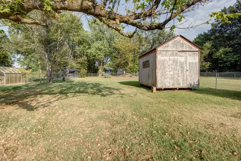 Exterior - 2844 N Summit Ave, Springfield, MO 65803 photo 4 of 5