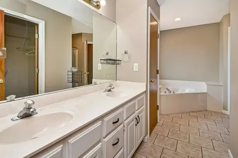 Bath - 605 W Chandler Dr, Willard, MO 65781 photo 1 of 7