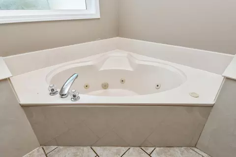 Bath - 605 W Chandler Dr, Willard, MO 65781 photo 5 of 7