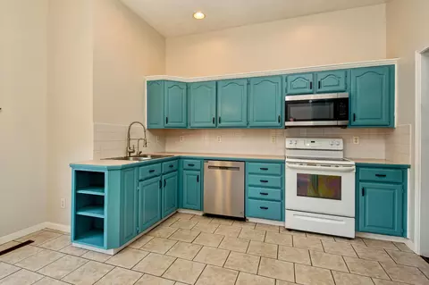 Kitchen - 605 W Chandler Dr, Willard, MO 65781 photo 1 of 5