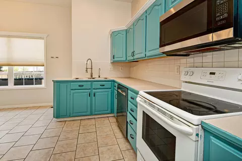 Kitchen - 605 W Chandler Dr, Willard, MO 65781 photo 3 of 5