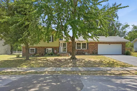 1028 Southern Hills Ave, Carthage, MO 64836