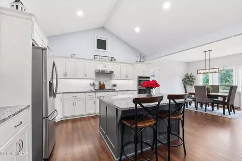 Kitchen - 43 Oakridge Dr, Pineville, MO 64856 photo 2 of 2