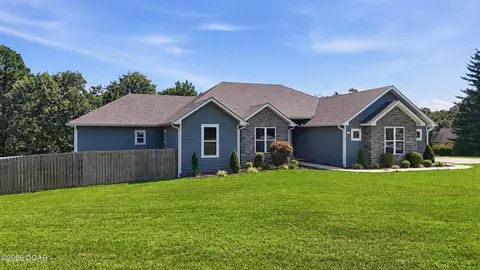 Exterior - 43 Oakridge Dr, Pineville, MO 64856 photo 4 of 8