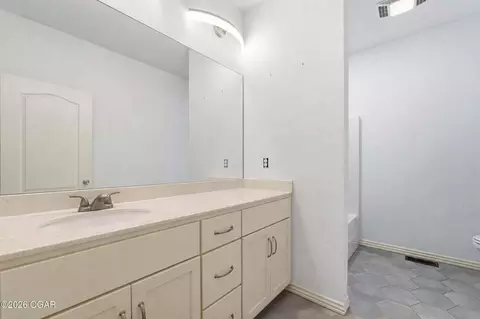 Bath - 43 Oakridge Dr, Pineville, MO 64856 photo 3 of 8