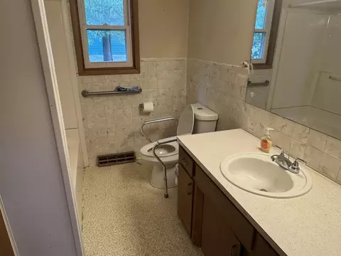 Bath - 18533 Maple St, Preston, MO 65732 photo 2 of 2