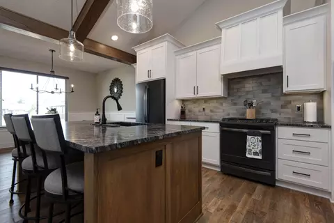 Kitchen - 6002 S Kings Ave, Springfield, MO 65810 photo 4 of 6